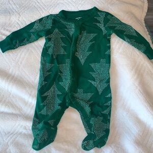 Carter's  size 3 month 1 Piece Christmas Tree Footie Pajamas Snaps Green White